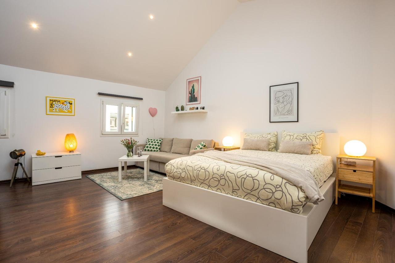4 Us Apartment Split