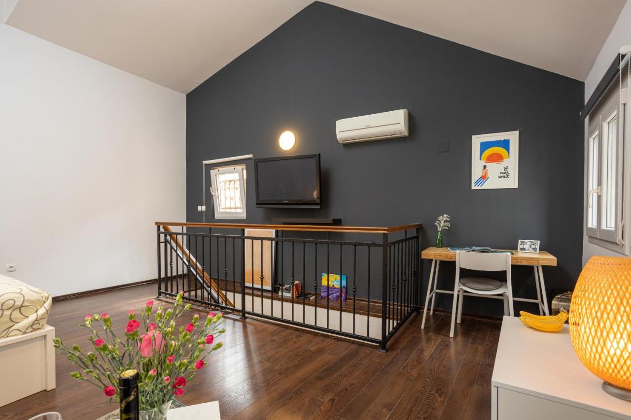 4 Us Apartment *