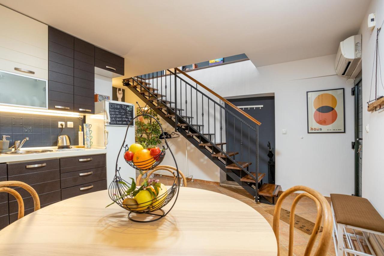 4 Us Apartment *