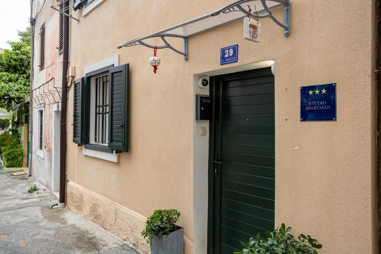 4 Us Apartment *